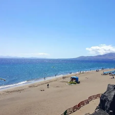Stunning 1-Bed Apartment In Puerto Del Carmen Апартаменти Пуерто-дель-Кармен